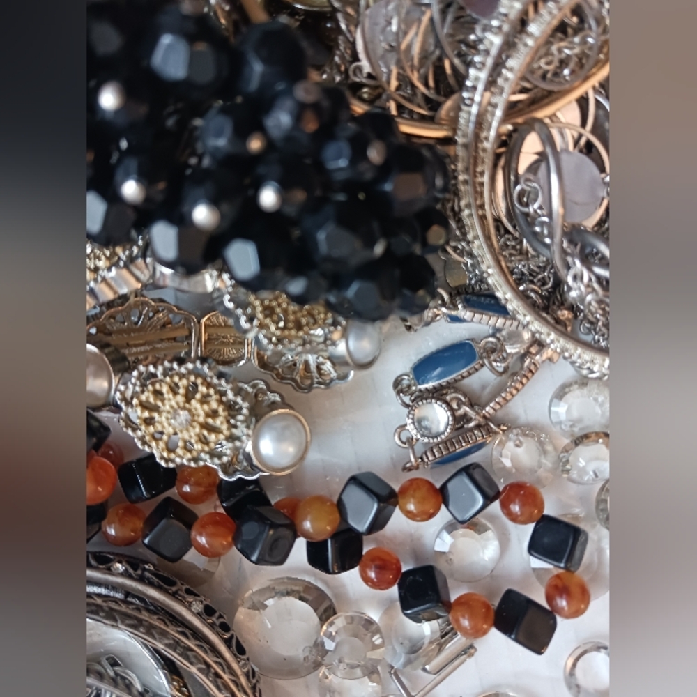 3+ lbs Lot Costume Jewelry VTG  Modern Junk Art Craft Wear Resell *LOOK* - Picture 4 of 11